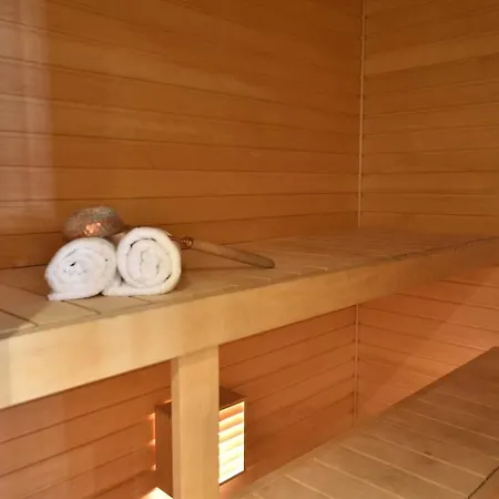 Lovely & Spacious With Sauna تالين