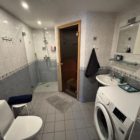 Lovely & Spacious With Sauna 탈린