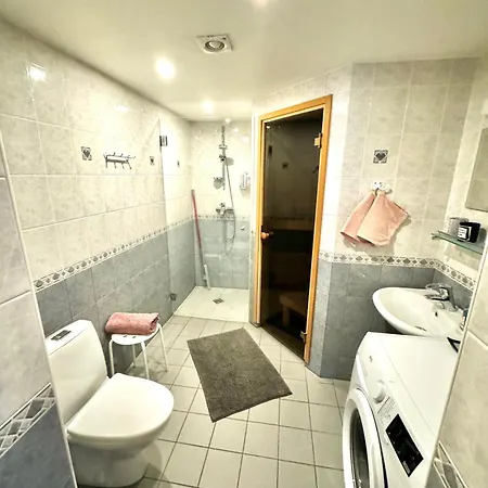Lovely & Spacious With Sauna 탈린